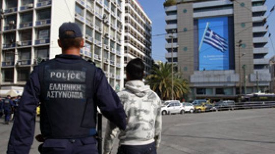Un poliţist grec poate fi închiriat cu doar 30 de euro