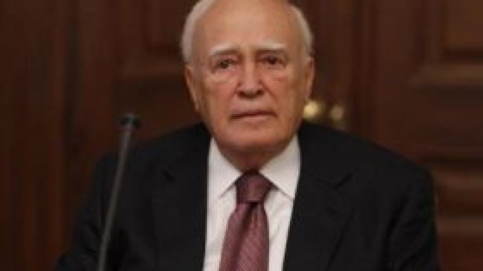 Grecia "trebuie să rămână în zona euro"