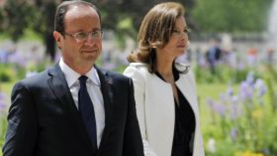 Avionul preşedintelui Hollande, lovit de un fulger