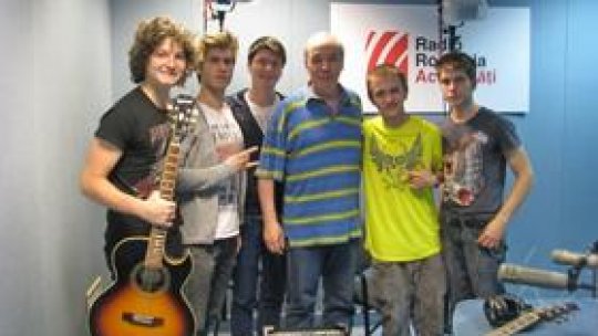 Invitată: trupa Phenomenon