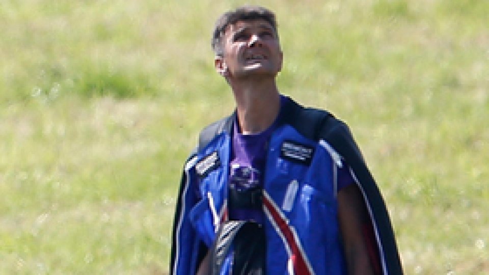 Salt de la 700 de metri fără paraşută