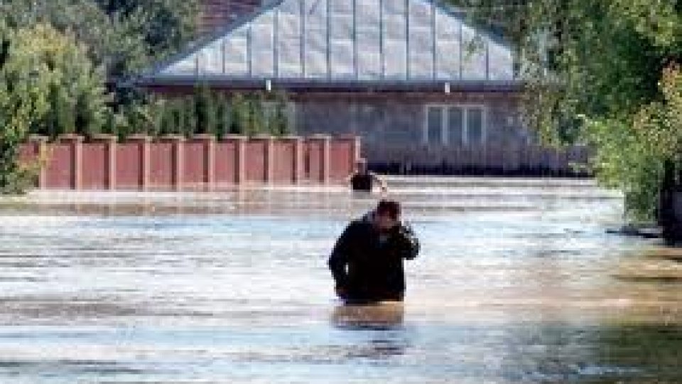 Curţi şă grădini inundate în Galaţi