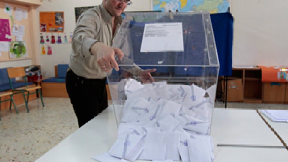 Grecii au dat un vot de blam partidelor aflate la putere