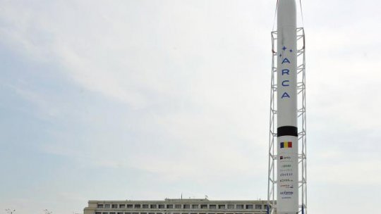 Racheta românescă Haas 2C, expusă în Piaţa Victoriei