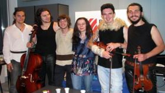 Invitată: trupa Ad Hoc