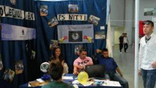 Elevii şi afacerile virtuale