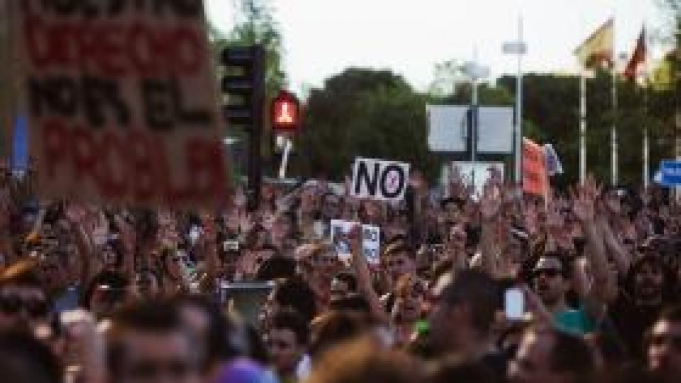 Spania "riscă să rateze ţinta de deficit"