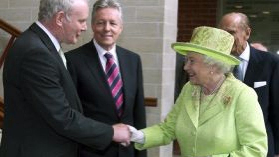 Regina Marii Britanii a strâns mâna fostului lider al IRA