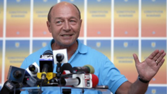 Traian Băsescu cere USL "să renunţe la limbajul dublu"