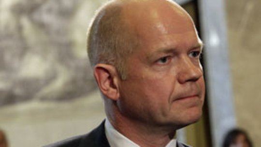 Toţi actorii politici "trebuie să respecte Constituţia"