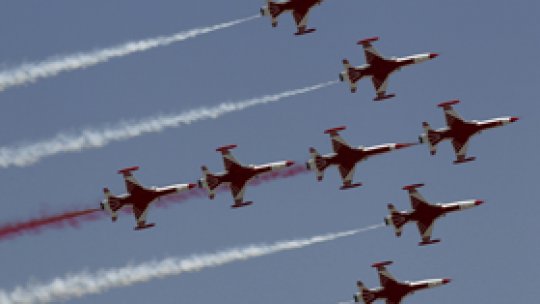 Show aerian la 100 de ani de existenţă a aeroportului Băneasa