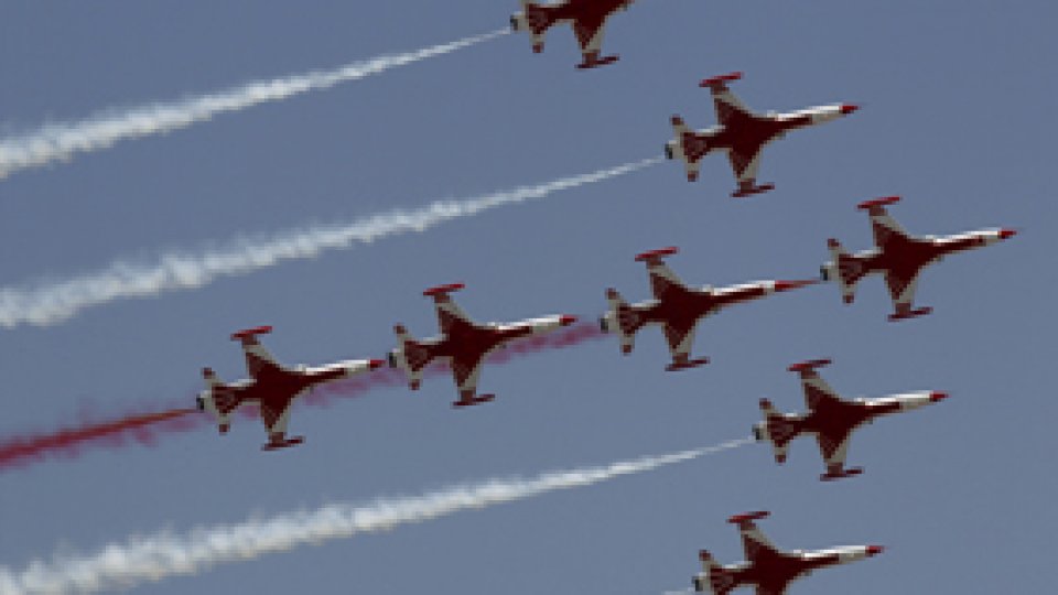 Show aerian la 100 de ani de existenţă a aeroportului Băneasa