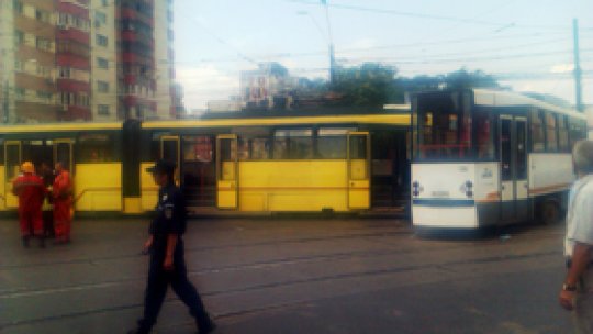 Două tramvaie s-au ciocnit în capitală