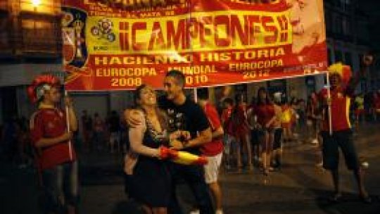 Mii de spanioli au serbat pe străzi victoria la Euro 2012