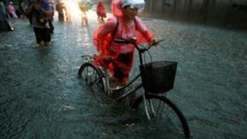 Zeci de victime în urma inundaţiilor din Beijing