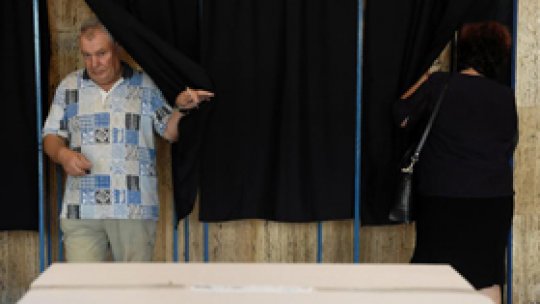 Prezenţă "sub 50 de procente" la referendum