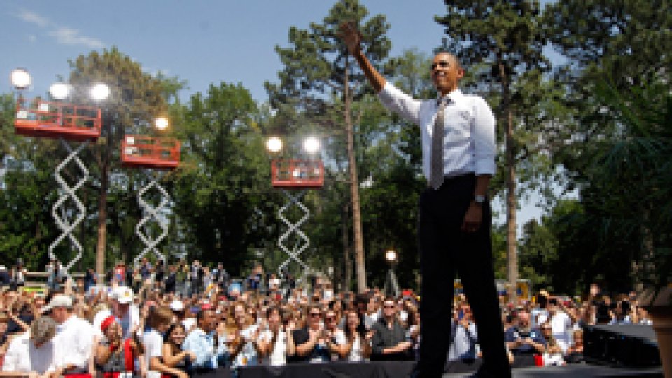 Barack Obama conduce în sondaje cu trei luni înainte de alegeri