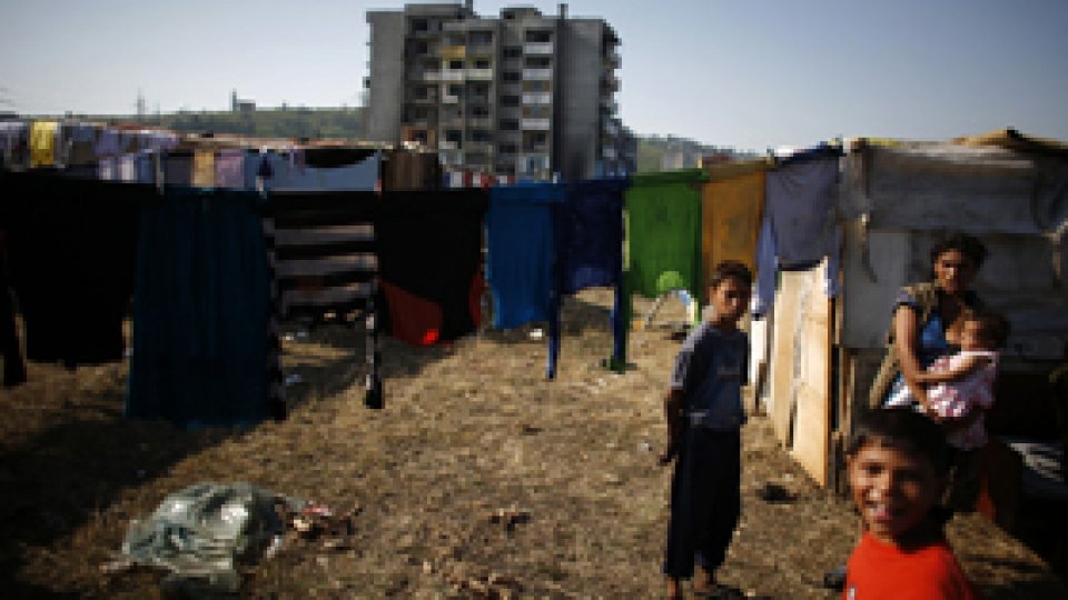 Desfiinţarea taberelor ilegale de romi din Franţa continuă
