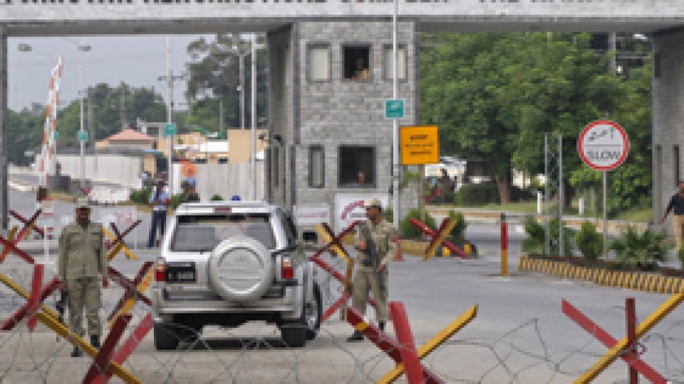 Opt morţi în urma unui atac armat în Pakistan