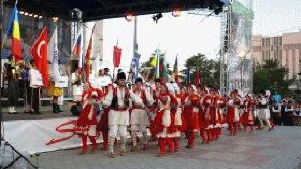 Flash-mob de dans popular în premieră la Galaţi