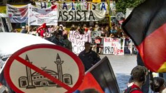 Caricatură a lui Mohamed, în faţa unei moschei din Berlin