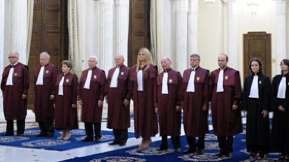 CCR citeşte în plen decizia privind invalidarea referendumului