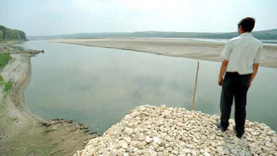 Lipsa precipitaţiilor creează probleme mari pe Dunăre