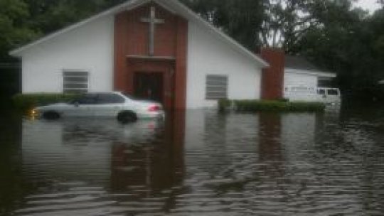 Convenţia republicană, urmărită de o furtună tropicală