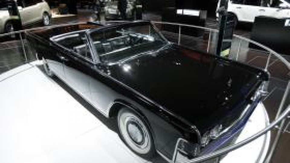 Maşini de epocă, vedete într-o expoziţie şi licitaţie la Mamaia