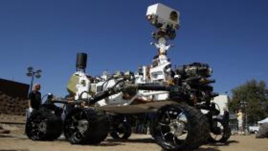 Robotul Curiosity se pregăteşte de contactul cu planeta Marte
