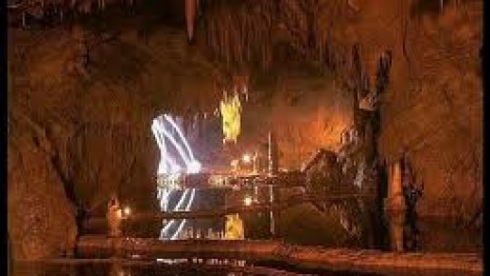 Noi galerii subterane în avenul din Poiana Gropii