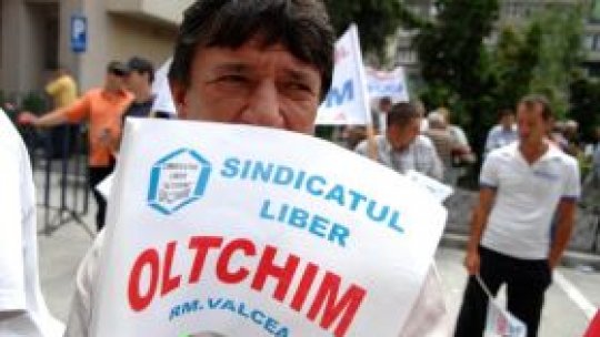 Oltchim factory employees resumed protests