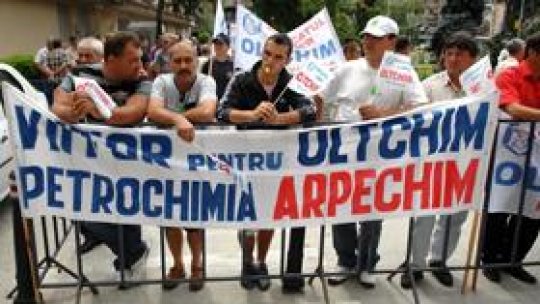 Angajaţi de la Oltchim în greva foamei