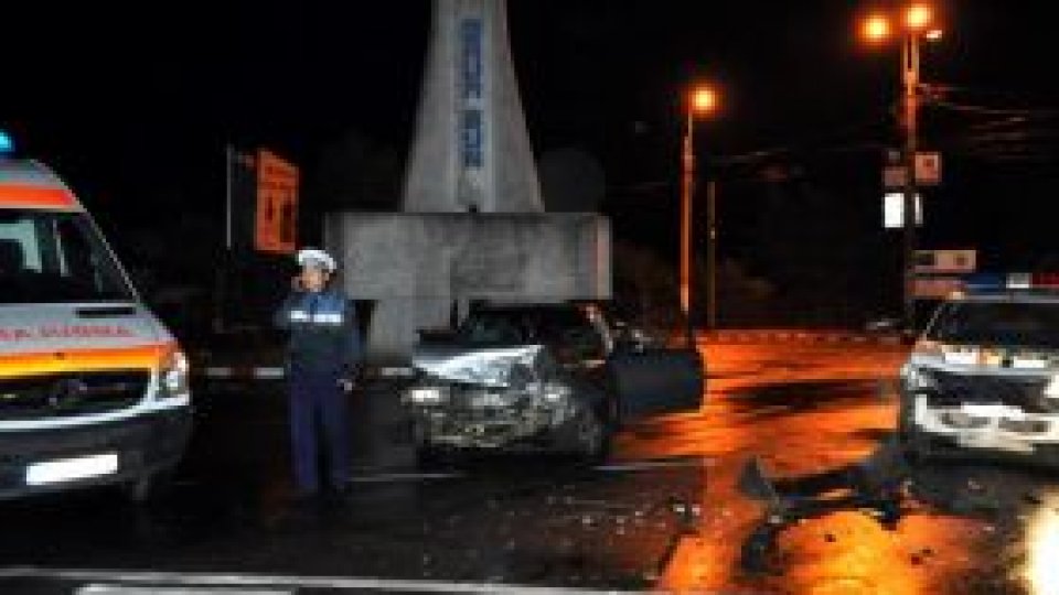 Pietonii loviţi de o maşină pe trotuar sunt în stare gravă