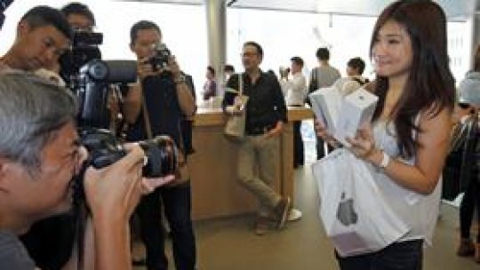 iPhone 5 a ajuns în magazine