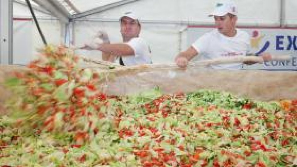 În capitală se pregăteşte "cea mai mare salată"