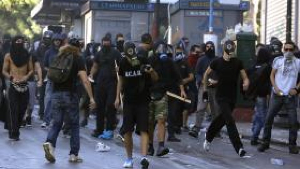 Grecii, nemulţumiţi de noile măsuri de austeritate