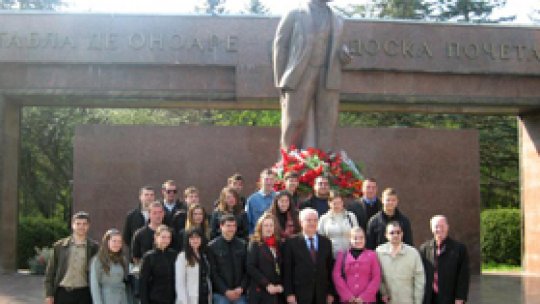Interzicerea simbolurilor comuniste, atacată la Chişinău