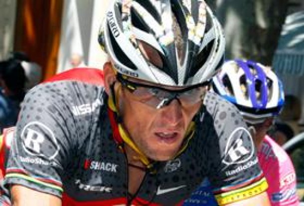 Ciclistul Lance Armstrong recunoaşte că s-a dopat