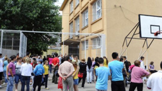 Copil atacat în faţa unei şcoli din Capitală