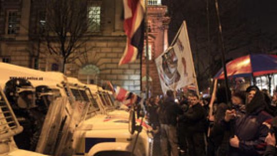 Arborarea drapelului britanic în Belfast generează noi violenţe