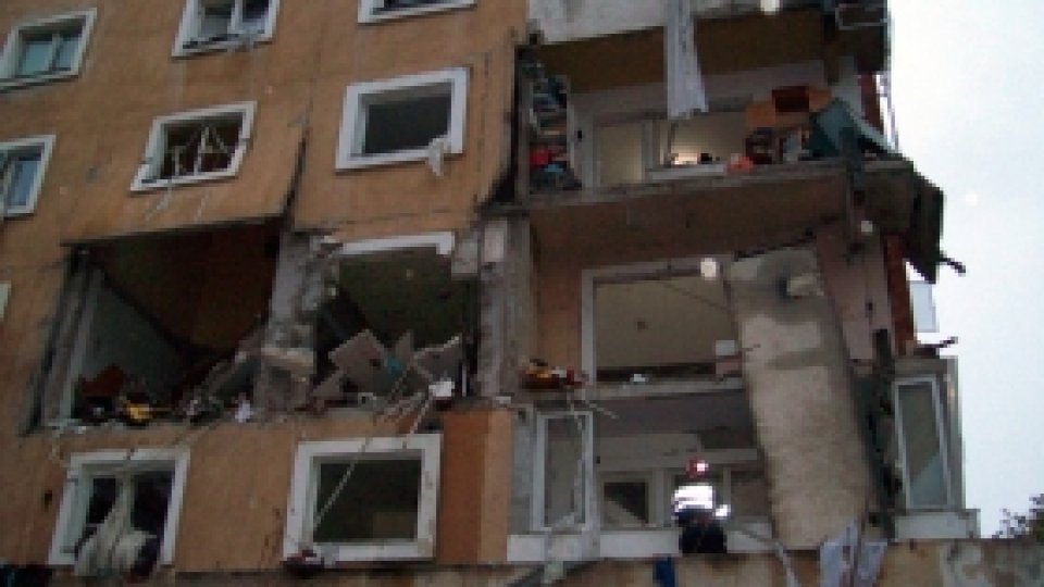Explozie puternică într-un bloc din Reşiţa