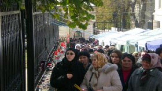 Zeci de mii de credincioși, la moaștele Sfintei Parascheva