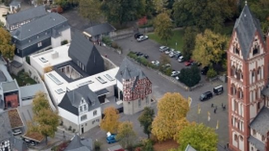 Episcop german suspendat de papă