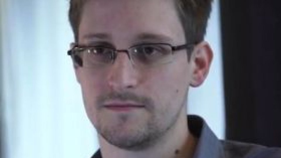 Edward Snowden, "angajat în Rusia"