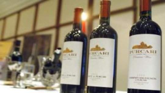 Cele mai bune vinuri moldoveneşti, expuse la Parlament