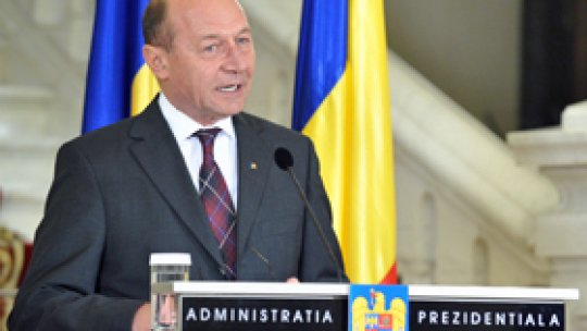 Traian Băsescu critică legea bugetului şi a descentralizării