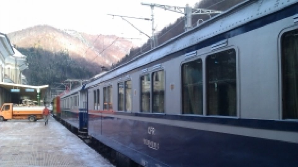 Trenul Regal soseşte în staţiunea Sinaia