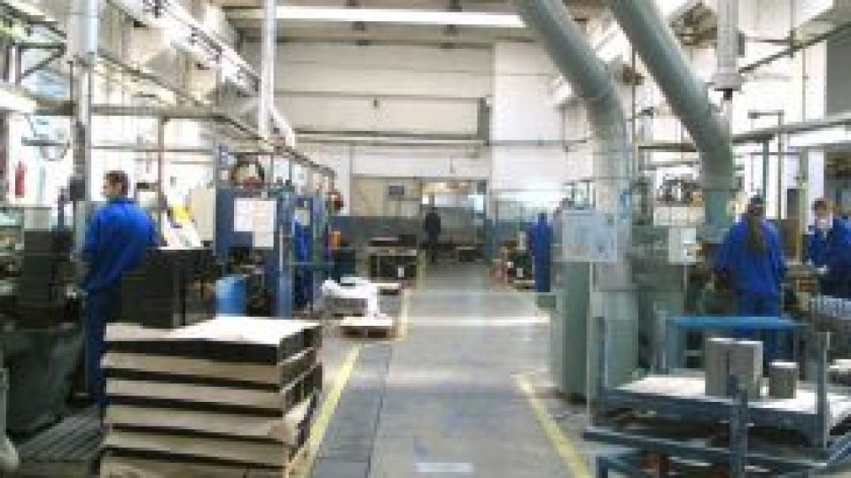 Patronii şi sindicatele susţin creşterea salariului minim