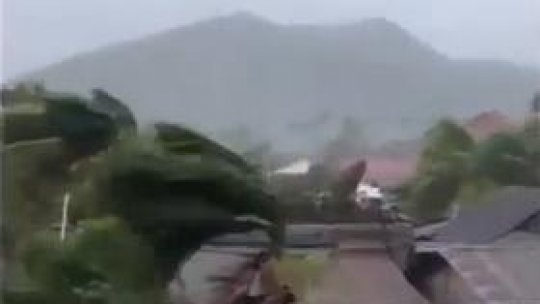 Super-taifunul Haiyan loveşte arhipelagul Filipine